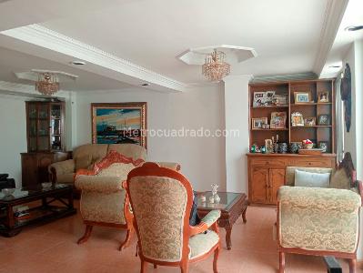 Apartamento de 3 alcobas en venta en Laureles, Medellín, 167 m² · foto 3 de 19