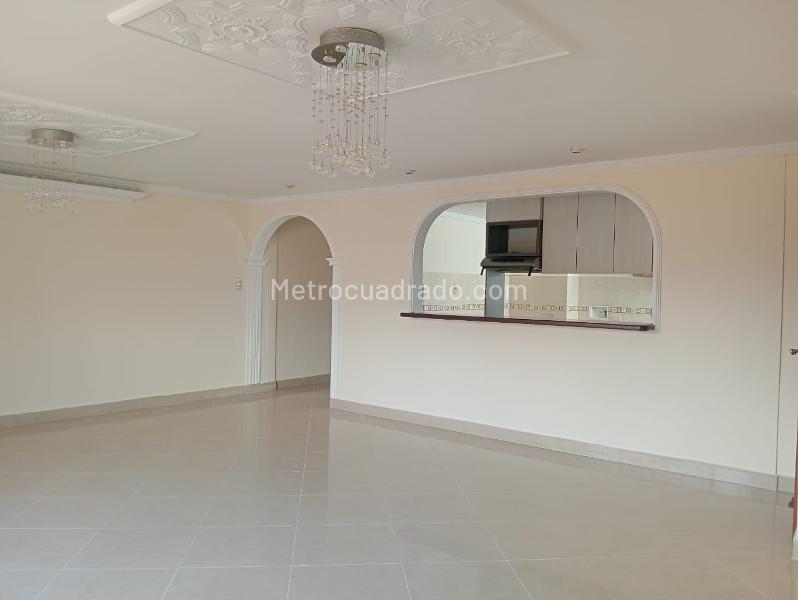 Apartamento Amplio de 3 Alcobas en Laureles - 3