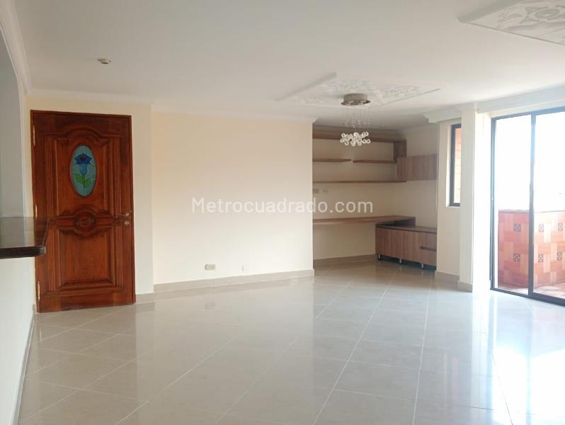 Apartamento Amplio de 3 Alcobas en Laureles - 4