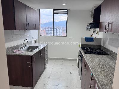 Apartamento en arriendo en Laureles, Medellín · foto 3 de 11