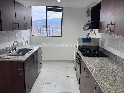 Apartamento en arriendo en Laureles, Medellín · foto 4 de 11