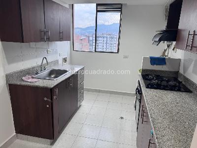 Apartamento en arriendo en Laureles, Medellín · foto 5 de 11