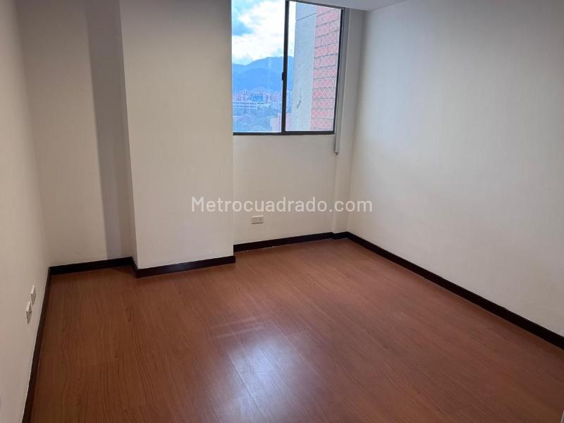 Bright 2BR Apartment Near Public Transport in Laureles - 9