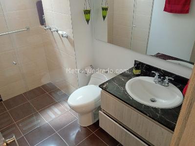 Apartamento de 3 alcobas en venta en Laureles, Medellín, 94 m² · foto 15 de 17