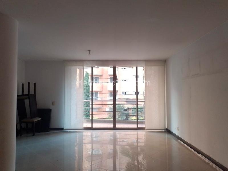 Spacious 3BR Apartment with Jacuzzi in Laureles