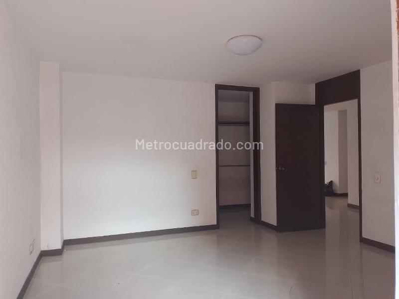 Apartamento Amplio de 3 Alcobas con Jacuzzi en Laureles - 7
