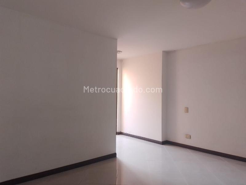 Apartamento Amplio de 3 Alcobas con Jacuzzi en Laureles - 9