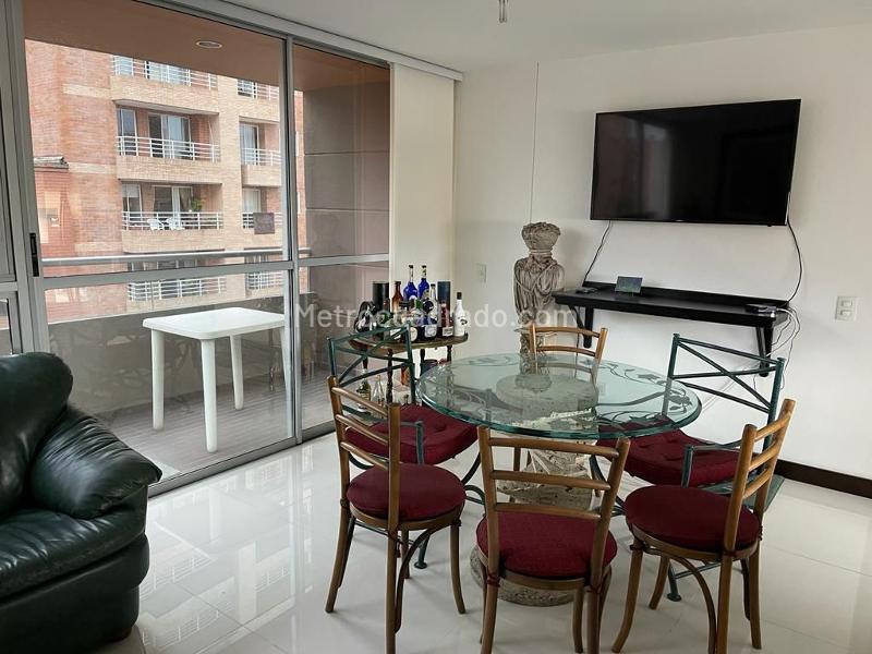 Furnished 2BR Apartment with 3 Baths in Laureles (Lorena)