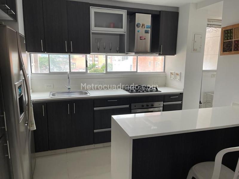 Apartamento Amoblado de 2 Alcobas con 3 Baños en Laureles (Lorena) - 3