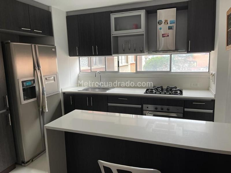 Apartamento Amoblado de 2 Alcobas con 3 Baños en Laureles (Lorena) - 4