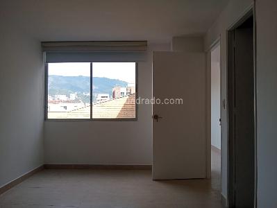 Apartamento de 3 alcobas en arriendo en Laureles, Medellín, 135 m² · foto 13 de 17