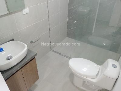 Apartamento de 3 alcobas en arriendo en Laureles, Medellín, 135 m² · foto 14 de 17
