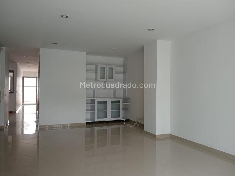 Spacious 3BR Apartment with Terrace in La America - 2