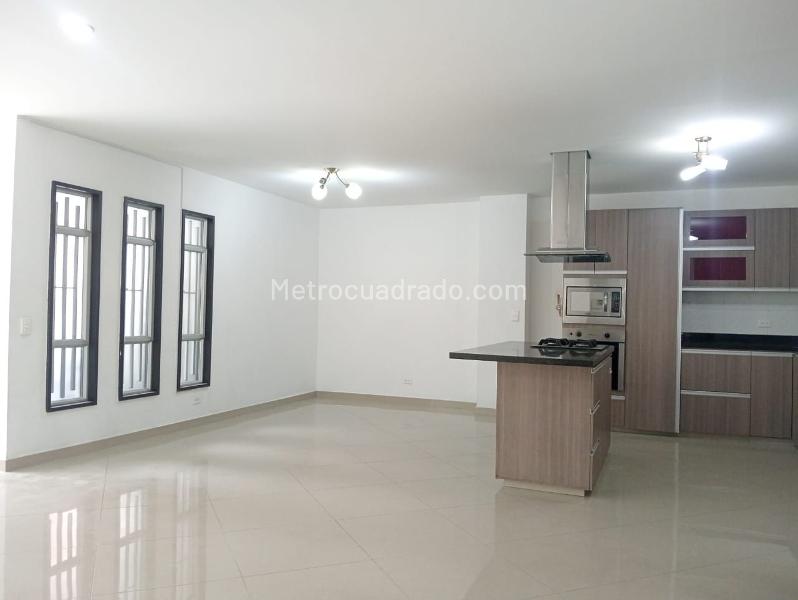 Spacious 3BR Apartment with Terrace in La America - 4