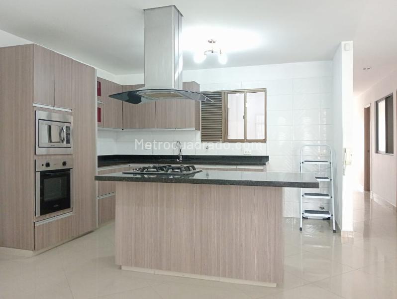 Spacious 3BR Apartment with Terrace in La America - 5