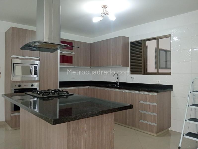 Spacious 3BR Apartment with Terrace in La America - 6