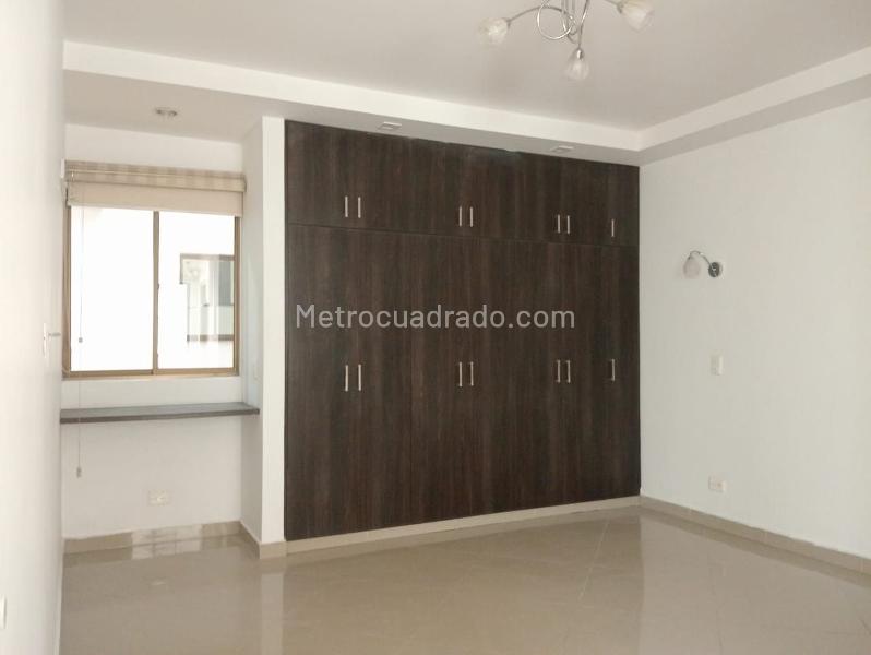 Spacious 3BR Apartment with Terrace in La America - 8