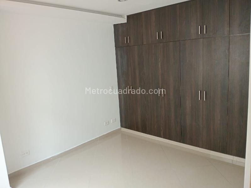 Spacious 3BR Apartment with Terrace in La America - 9