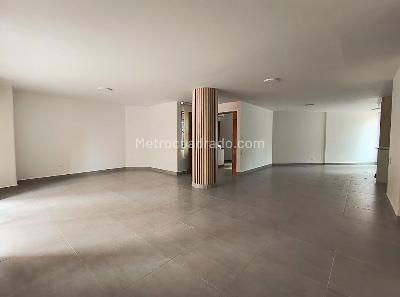 Apartamento de 3 alcobas en venta en Laureles, Medellín, 152 m² · foto 2 de 20