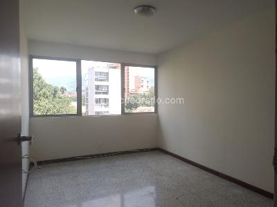 Apartamento de 3 alcobas en venta en Laureles, Medellín, 144 m² · foto 13 de 19