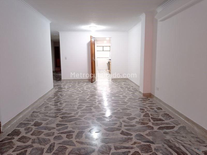 Apartamento Exterior de 3 Alcobas en Laureles con Balcón y Parqueadero Cubierto - 2