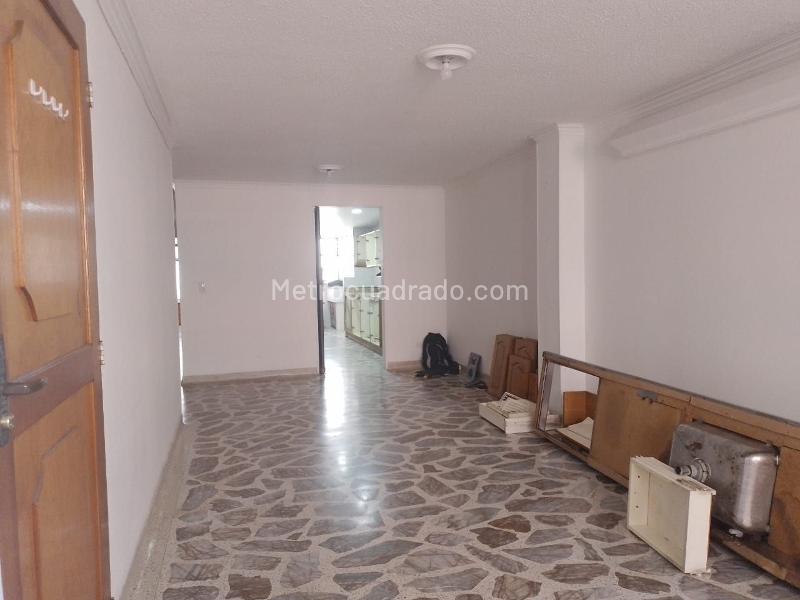 Apartamento Exterior de 3 Alcobas en Laureles con Balcón y Parqueadero Cubierto - 3
