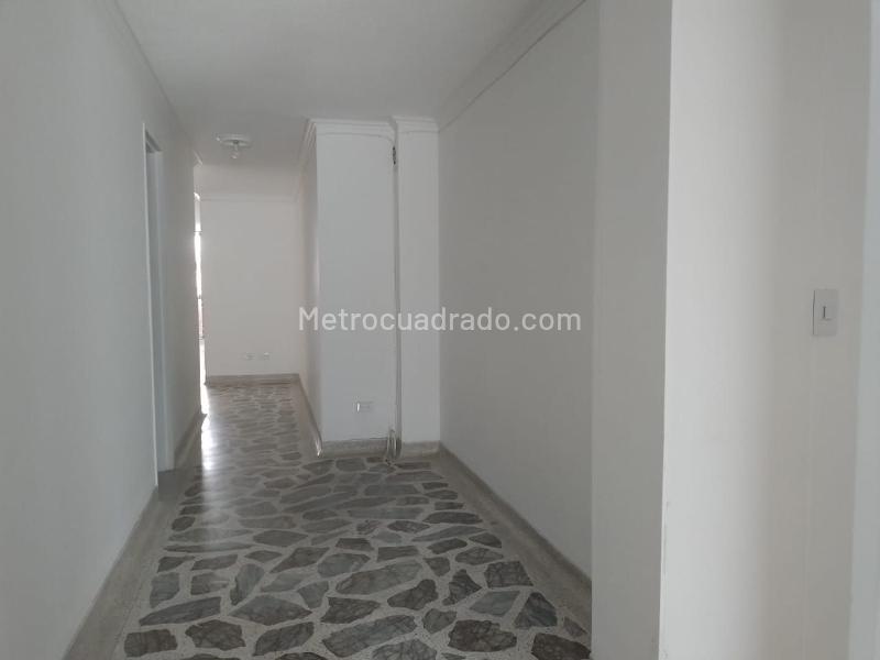 Apartamento Exterior de 3 Alcobas en Laureles con Balcón y Parqueadero Cubierto - 7