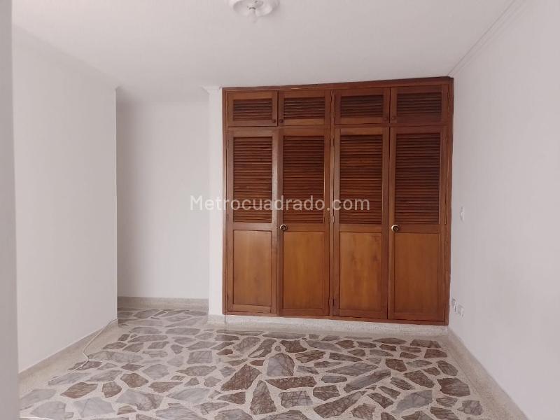 Apartamento Exterior de 3 Alcobas en Laureles con Balcón y Parqueadero Cubierto - 8