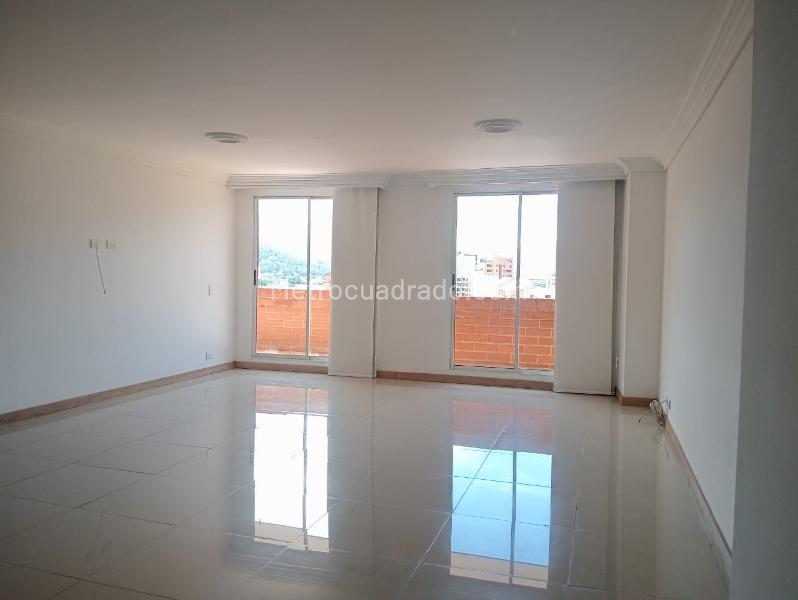 Apartamento Amplio de 3 Alcobas en Laureles Residencial - 2