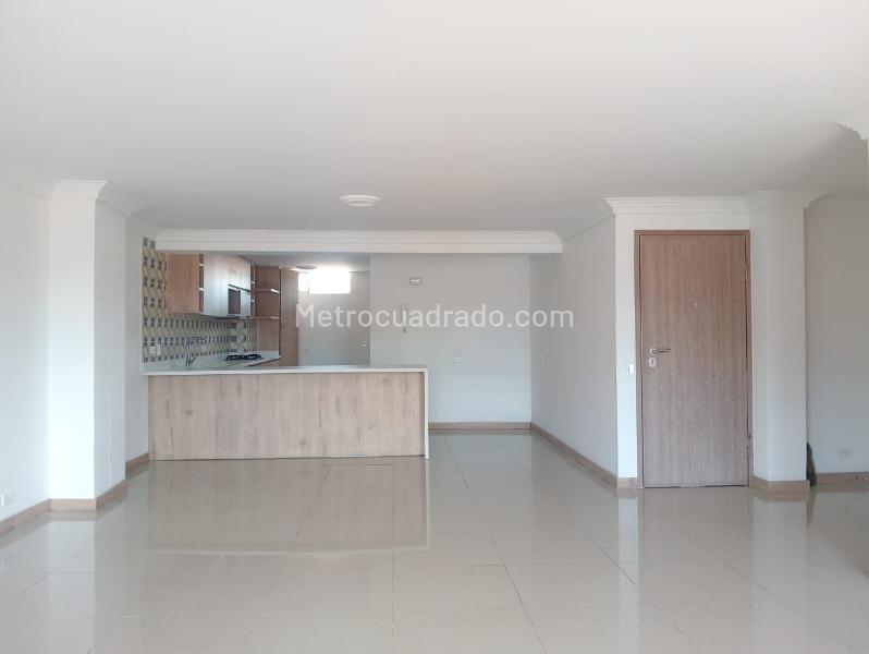 Apartamento Amplio de 3 Alcobas en Laureles Residencial - 3