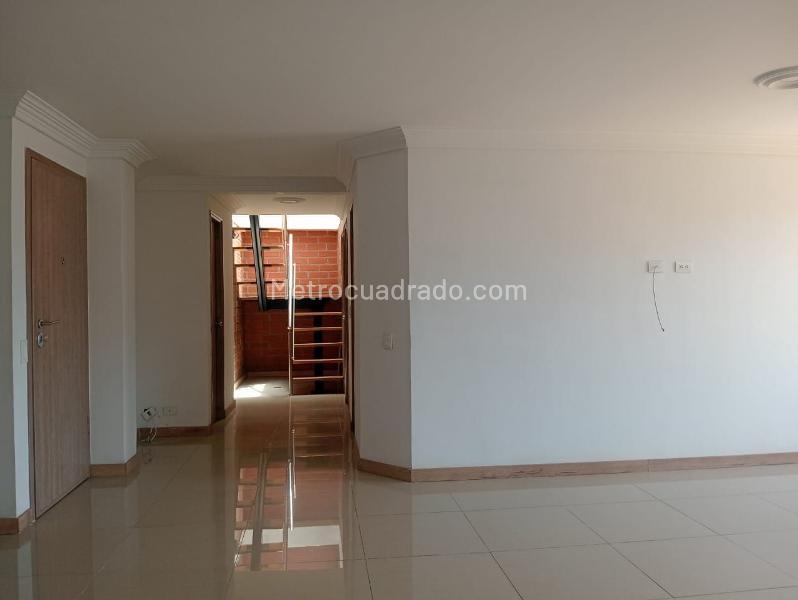Apartamento Amplio de 3 Alcobas en Laureles Residencial - 4