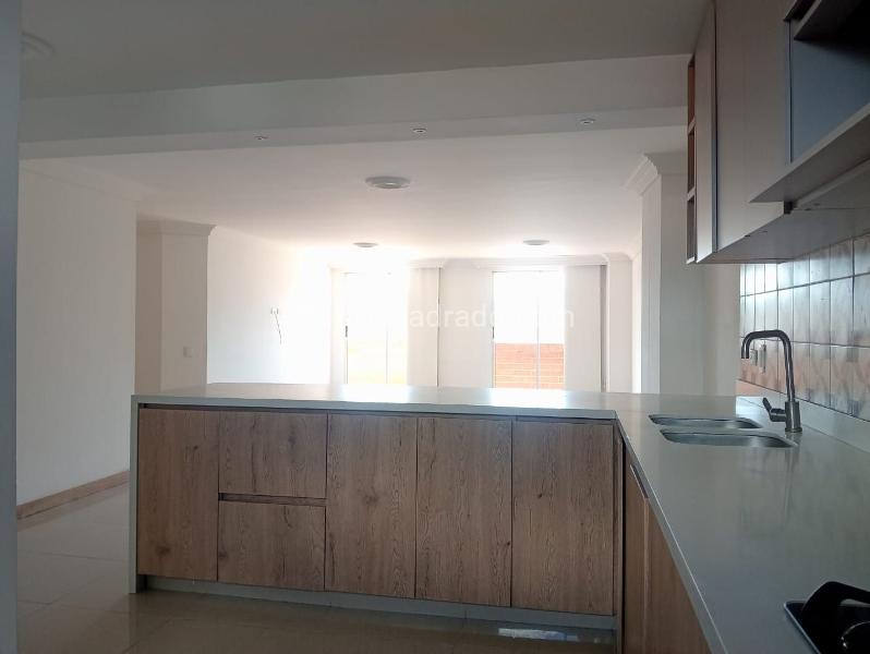 Apartamento Amplio de 3 Alcobas en Laureles Residencial - 7