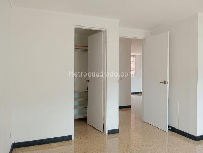Apartamento de 3 alcobas en venta en Laureles, Medellín, 110 m² · foto 11 de 19