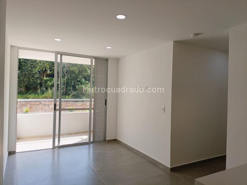 Charming 2BR Apartment with Pool in Guayabal - 3
