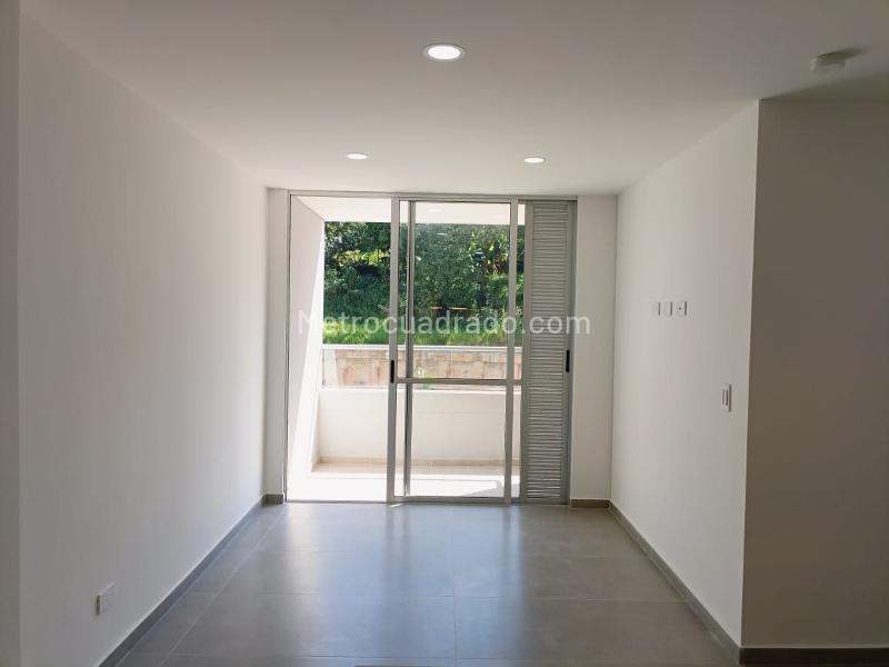 Charming 2BR Apartment with Pool in Guayabal - 4