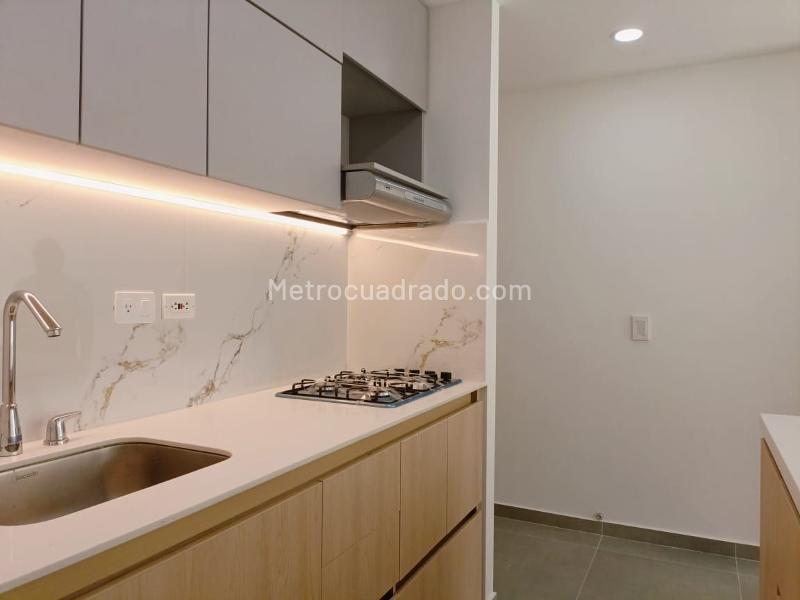 Charming 2BR Apartment with Pool in Guayabal - 7