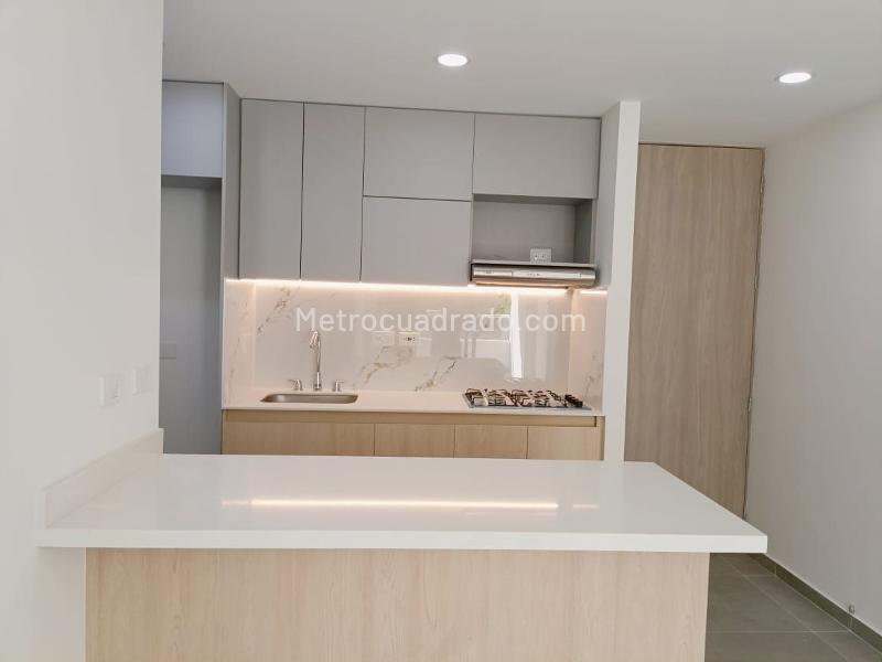 Charming 2BR Apartment with Pool in Guayabal - 8