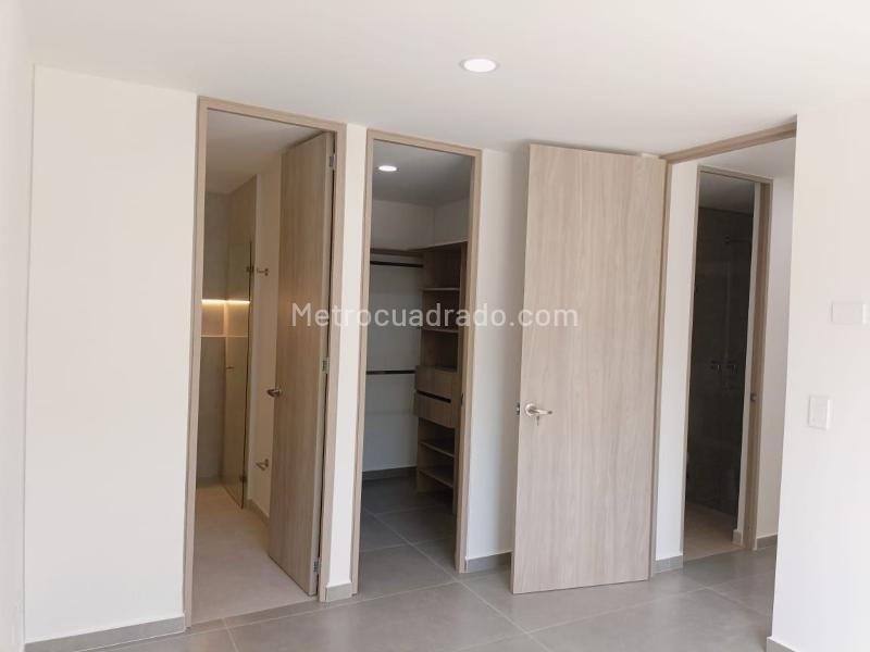 Charming 2BR Apartment with Pool in Guayabal - 9