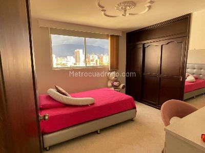 Apartamento de 3 alcobas en venta en Laureles, Medellín, 134 m² · foto 12 de 18