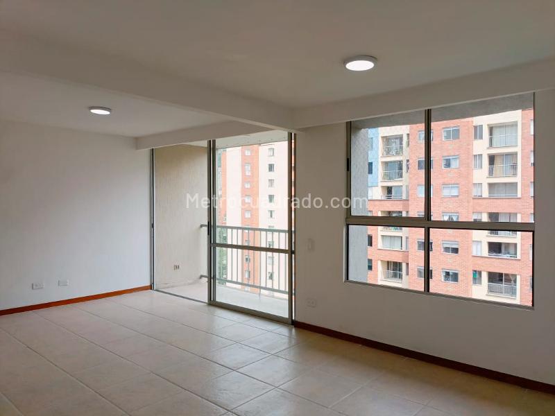 Apartamento de 3 Alcobas Cerca de Centros Comerciales en Belén