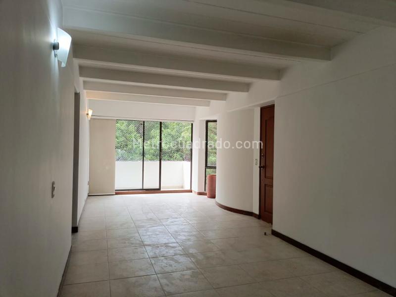 3BR Apartment for Rent in Belún with Balcony & Covered Parking - 3