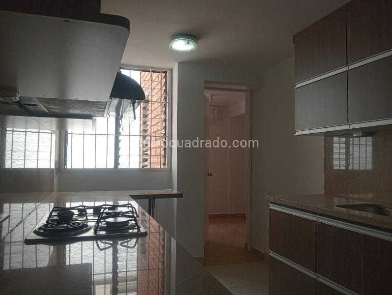 3BR Exterior Apartment with Balcony and Covered Parking in Laureles - 8