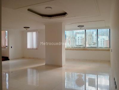 Apartamento en arriendo en Laureles, Medellín · foto 3 de 20