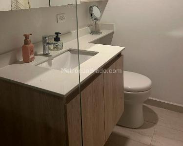 Apartamento de 2 alcobas en venta en Loma De Los Bernal, Medellín, 73 m² · foto 11 de 12