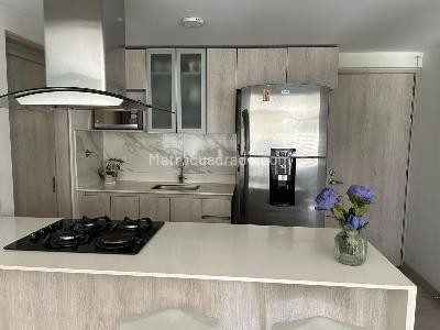 Apartamento de 2 alcobas en venta en Loma De Los Bernal, Medellín, 73 m² · foto 6 de 12