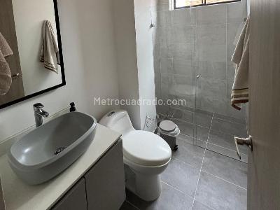Apartamento de 3 alcobas en arriendo en Laureles, Medellín, 95 m² · foto 13 de 15