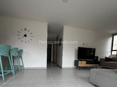 Apartamento de 3 alcobas en arriendo en Laureles, Medellín, 95 m² · foto 3 de 15