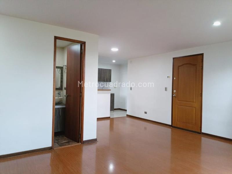 2BR Apartment with Balcony and Covered Parking in Belún - 3