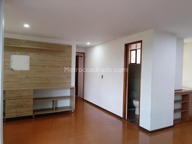 2BR Apartment with Balcony and Covered Parking in Belún - 5
