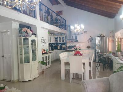 Apartamento de 4 alcobas en venta en Laureles, Medellín, 205 m² · foto 3 de 20